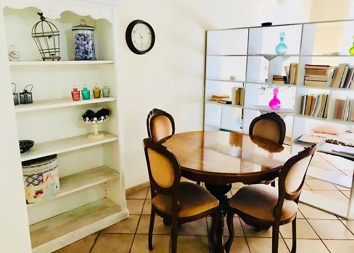 Апартаменты Le Rondini Кальяри